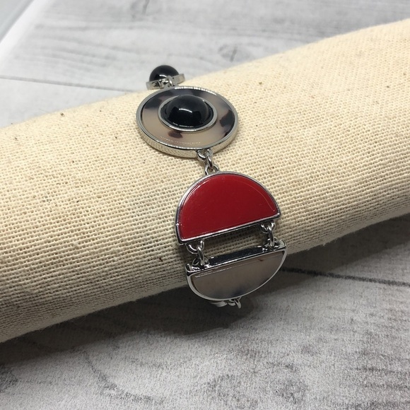 Chico's faux tortoise modernist statement magnetic bracelet. - Picture 6 of 6